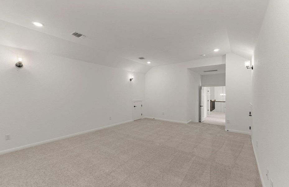 Spacious, unfurnished interior of a new home in Crescent Bluff, Georgetown (Image 27).