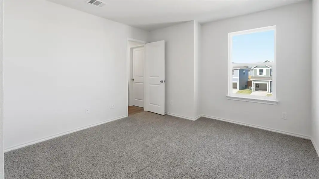 Spacious, unfurnished interior of a new home in Arbor Trails South, Princeton (Image 28).