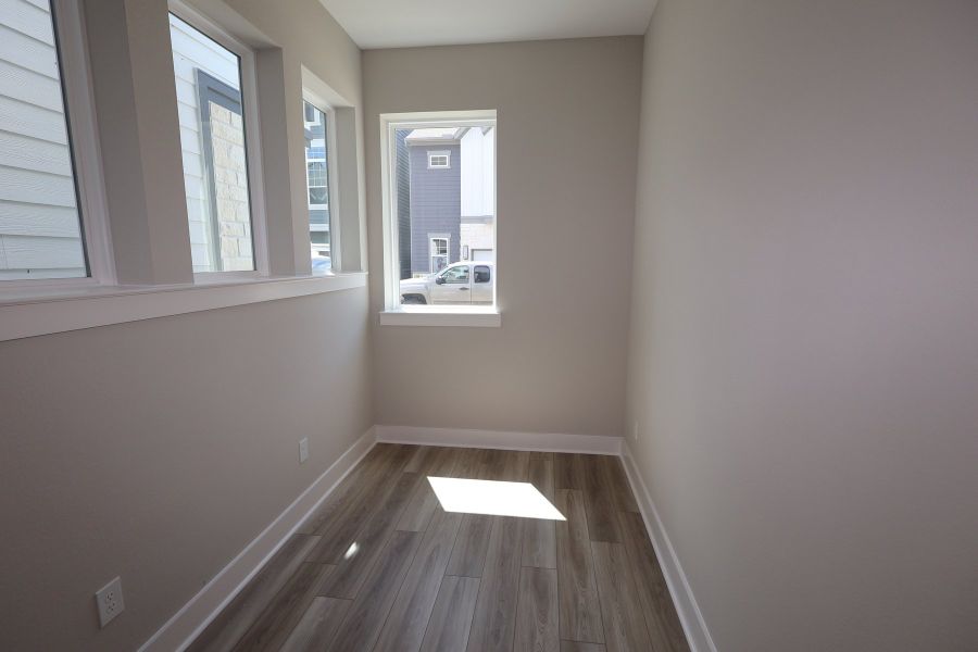 Spacious, unfurnished interior of a new home in Retreat at Oak Park, Houston (Image 22).