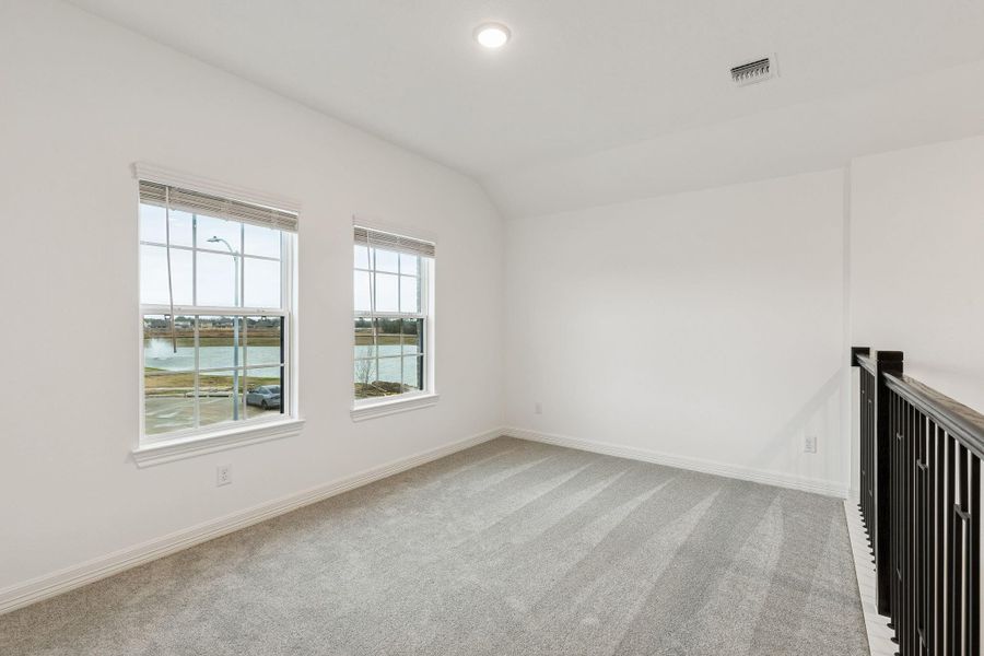 Spacious, unfurnished interior of a new home in Valencia, Manvel (Image 26).