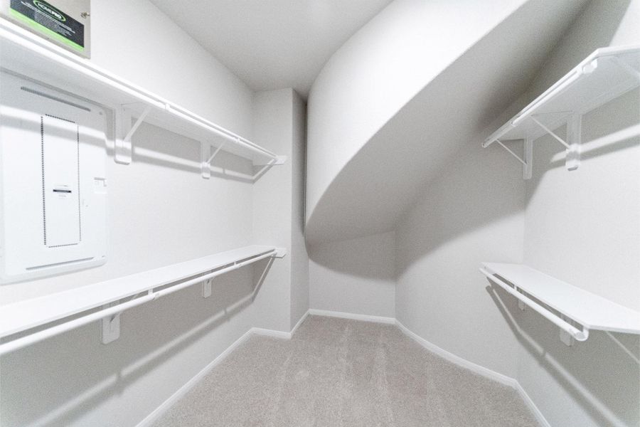 Spacious, unfurnished interior of a new home in Canterra Creek, Rosharon (Image 16).