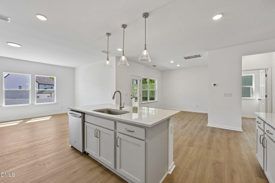 21-web-or-mls-Ken Dr-S2304-021