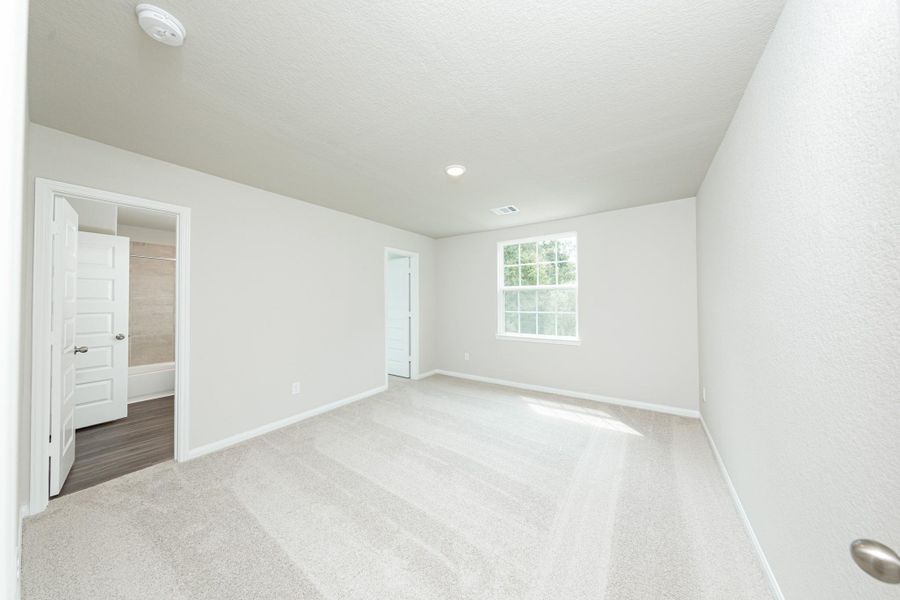 Spacious, unfurnished interior of a new home in Lake Conroe Area Homes, Montgomery (Image 11).