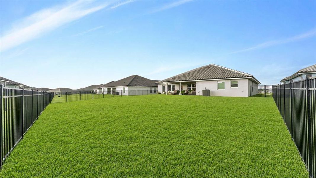 Exterior details and patio area of a home in Lake Juliana Estates, Auburndale (Image 3).