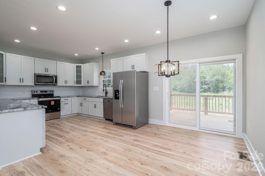 Kitchen & Dining