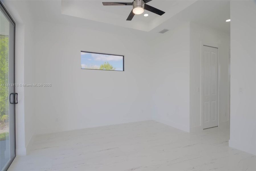 Spacious, unfurnished interior of a new home in , Lehigh Acres (Image 12).