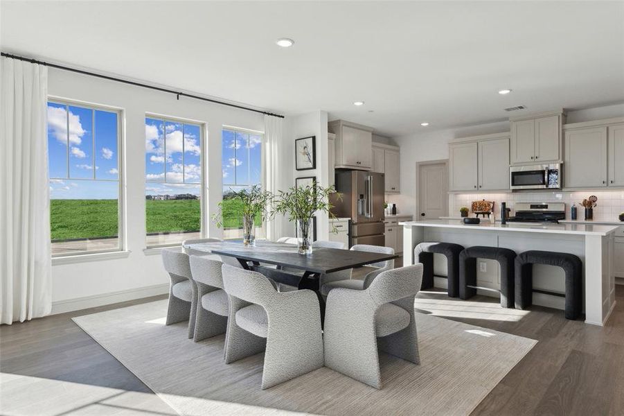 Whether it's grand dinner parties or cozy family meals, this dining room fits all occasions!