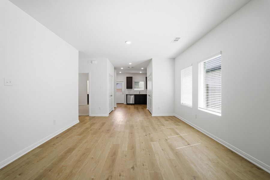 Spacious, unfurnished interior of a new home in Westridge, McKinney (Image 40).