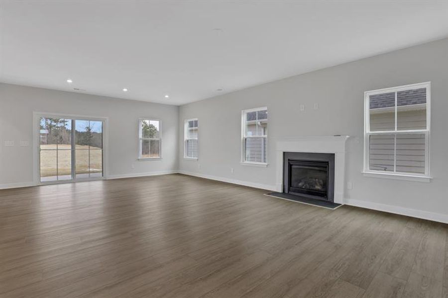 Spacious, unfurnished interior of a new home in Crystal Falls, Dawsonville (Image 19).
