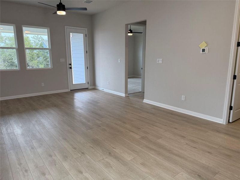 Spacious, unfurnished interior of a new home in Cannon Ranch 40s, Dripping Springs (Image 12).