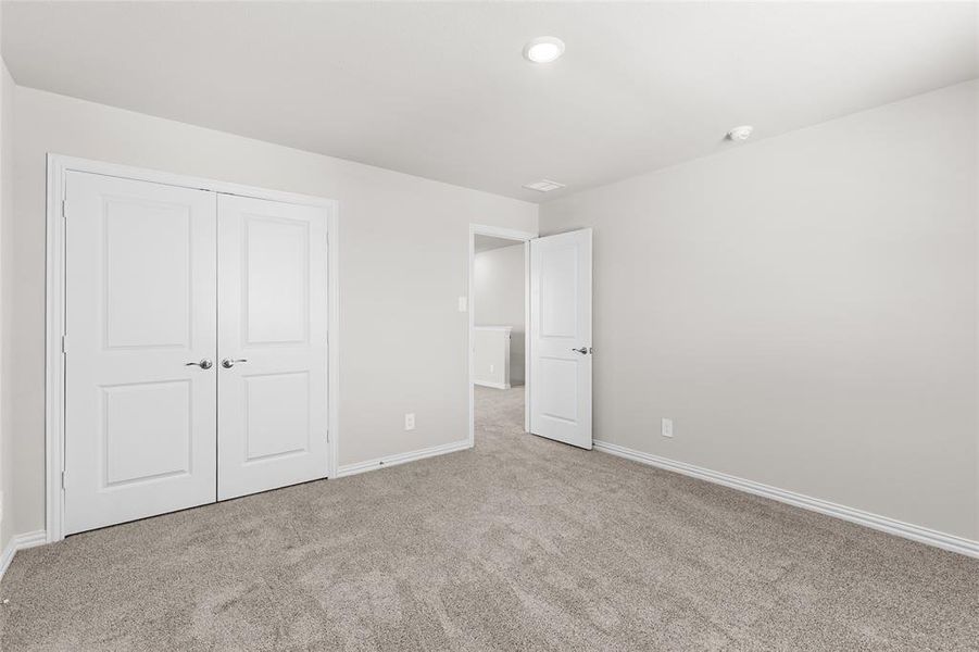 Spacious, unfurnished interior of a new home in Stratton Place, Greenville (Image 16).