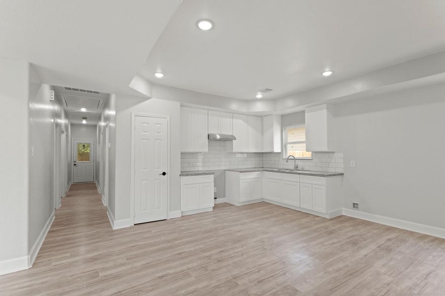 Spacious, unfurnished interior of a new home in , Houston (Image 14).