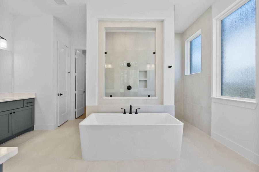 Furnished interior view inside a new home in Evergreen, Conroe (Image 7).