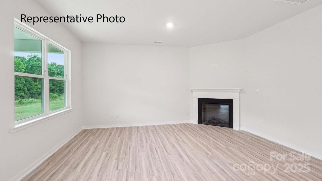 Spacious, unfurnished interior of a new home in Clark Creek Landing, Lincolnton (Image 11).