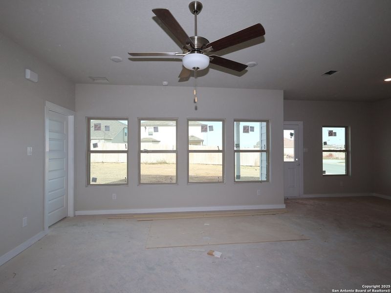 Image 26 of a home in Cinco Lakes.