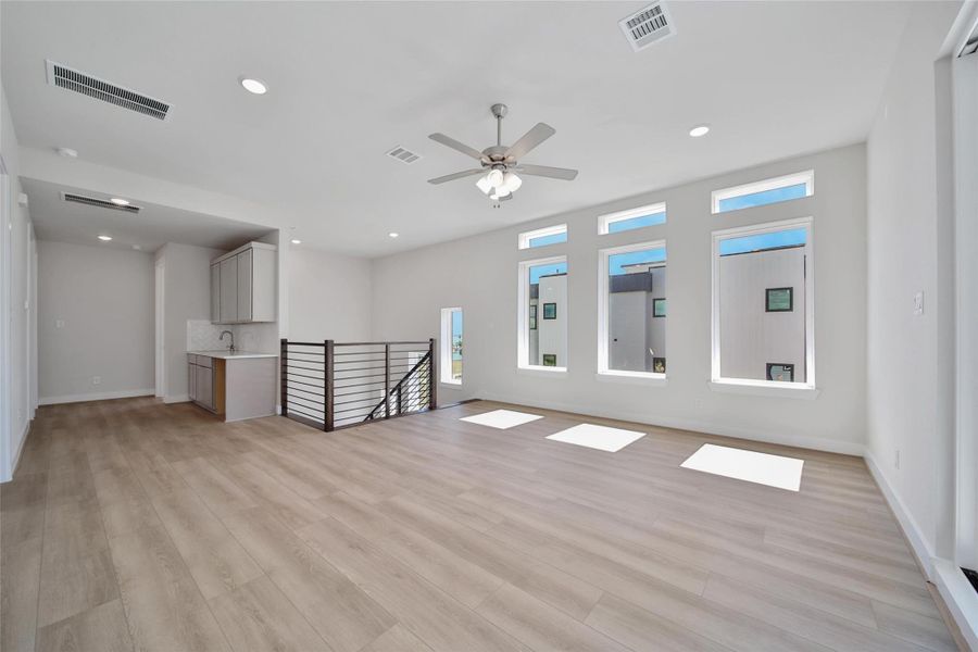 Spacious, unfurnished interior of a new home in Lago Pointe, Seabrook (Image 20).