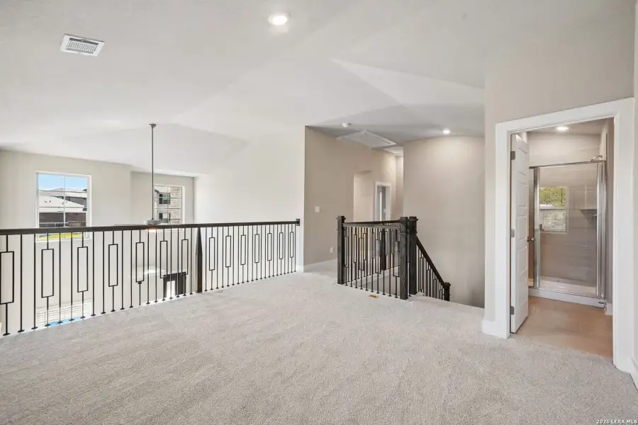 Spacious, unfurnished interior of a new home in Comanche Ridge, San Antonio (Image 19).