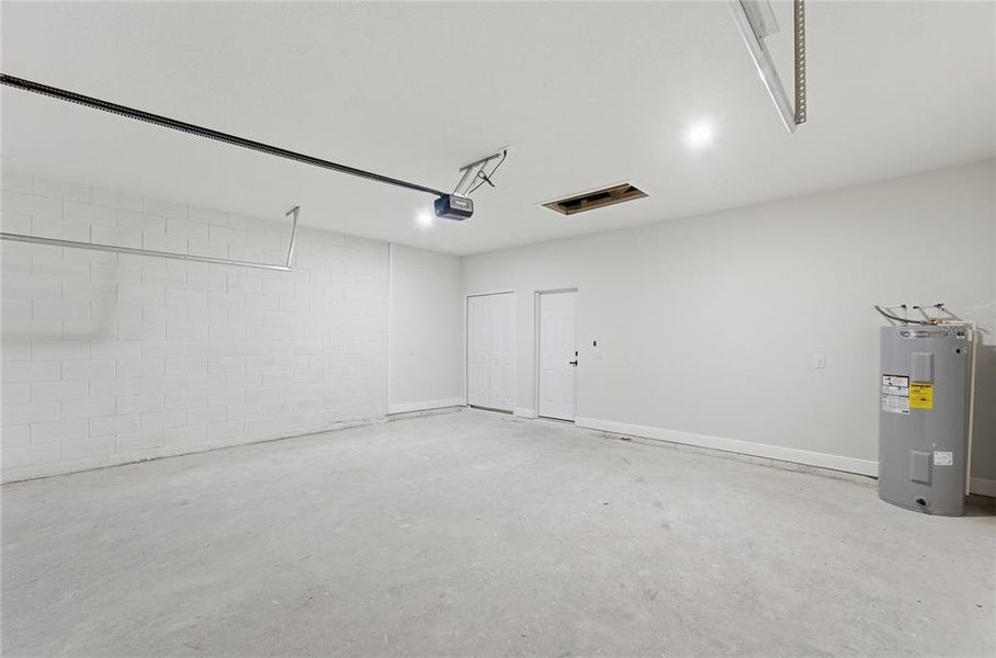 Spacious, unfurnished interior of a new home in , Ocala (Image 28). Spacious, unfurnished interior of a new home in , Ocala (Image 28).
