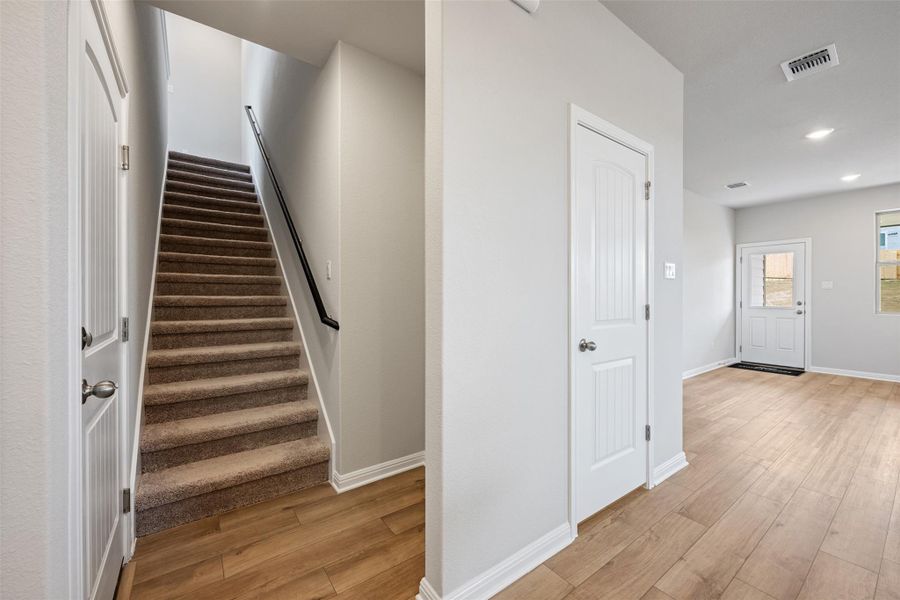 Photos are representative images and renderings for illustrative purposes only. Actual structural options and design images of the home may vary.