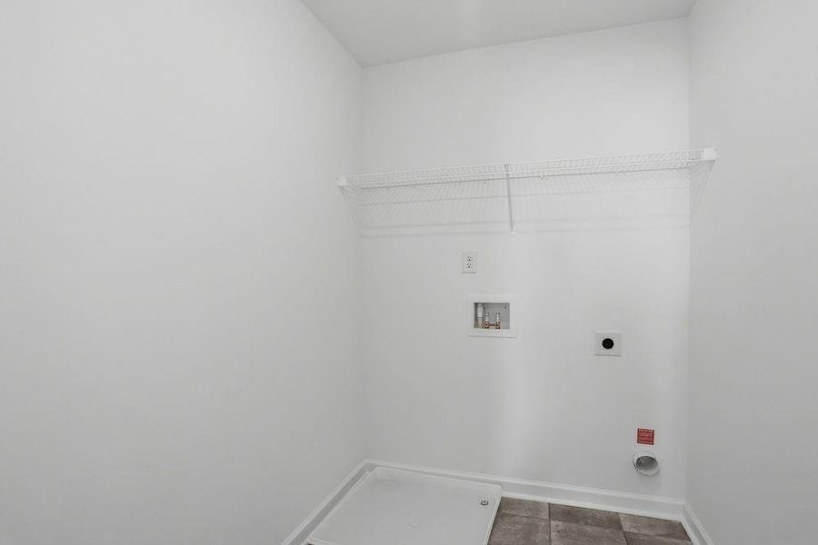 Spacious, unfurnished interior of a new home in Falls Creek, Flowery Branch (Image 27).