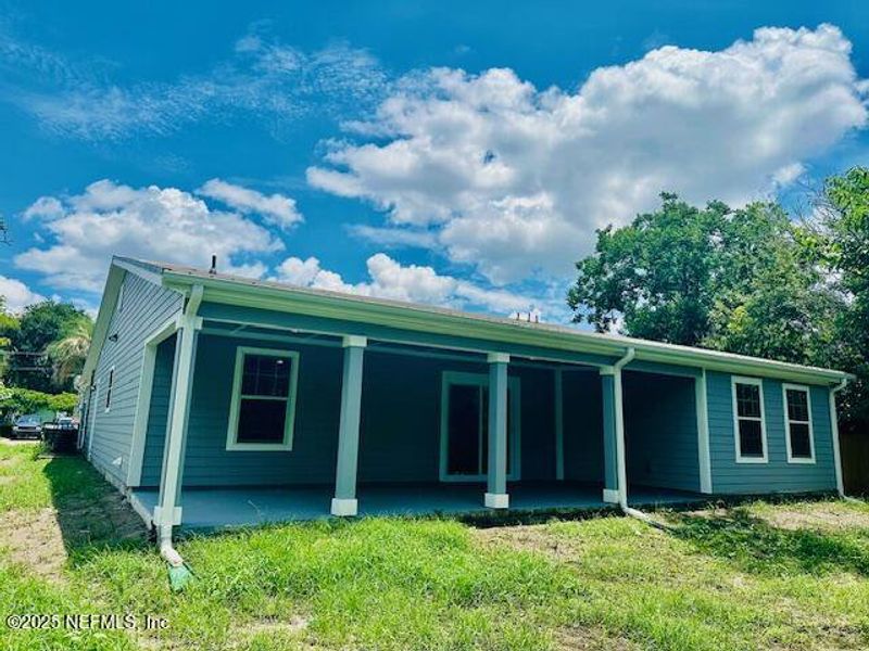 Exterior details and patio area of a home in , Jacksonville (Image 24).