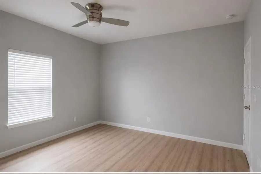 Spacious, unfurnished interior of a new home in , Daytona Beach (Image 8).