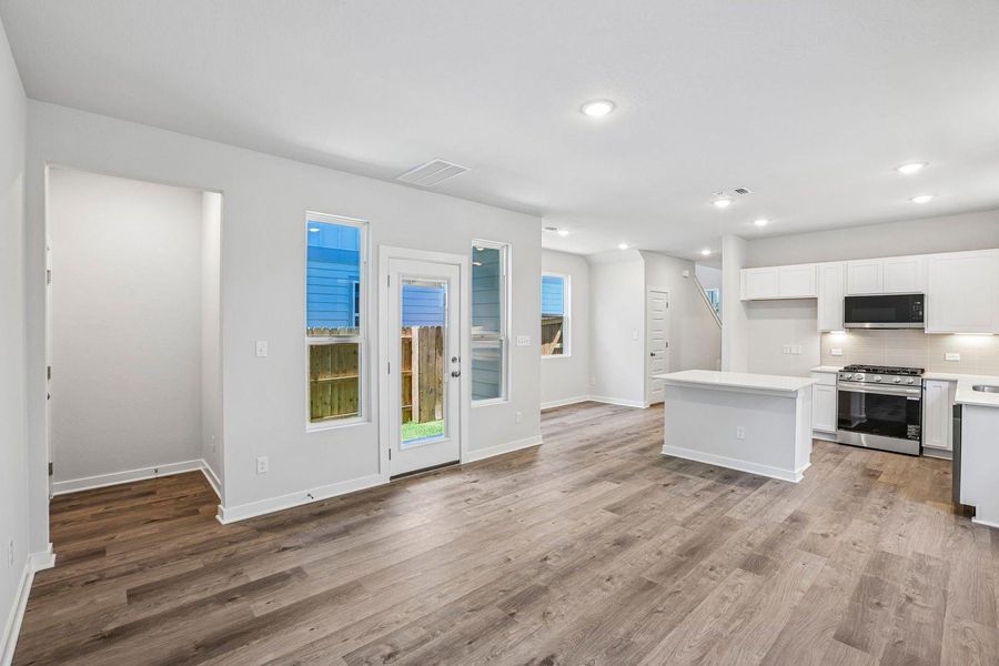 Spacious, unfurnished interior of a new home in Avery Centre, Round Rock (Image 15). Spacious, unfurnished interior of a new home in Avery Centre, Round Rock (Image 15).