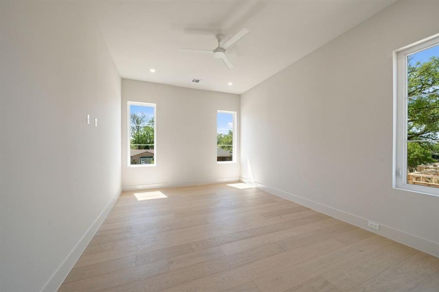 Spacious, unfurnished interior of a new home in , Dallas (Image 24).