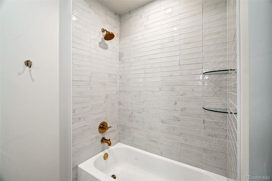 Close-up of interior finishes inside a home in , Buena Vista (Image 21).