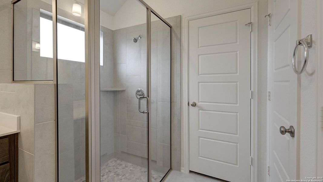 Furnished interior view inside a new home in Ladera 40', San Antonio (Image 9).