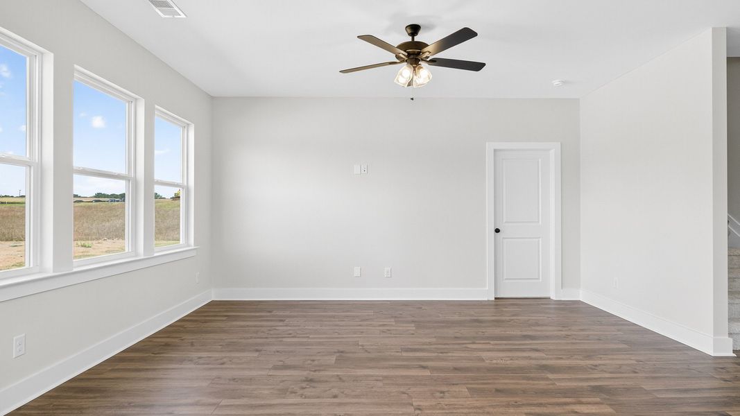 Spacious, unfurnished interior of a new home in McClure Farms, Columbia (Image 38).