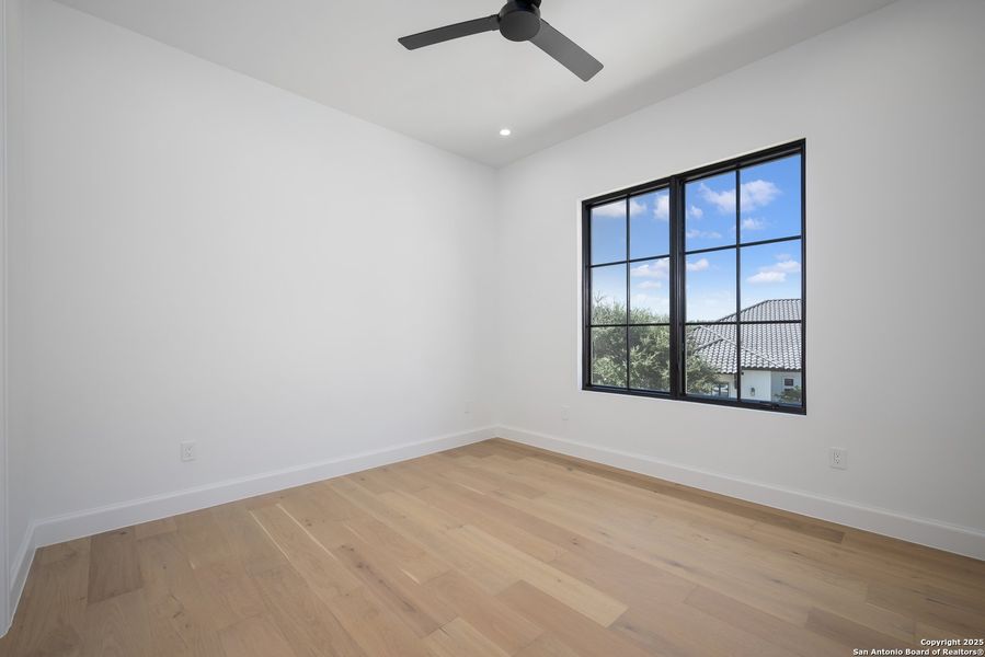 Spacious, unfurnished interior of a new home in , San Antonio (Image 20).