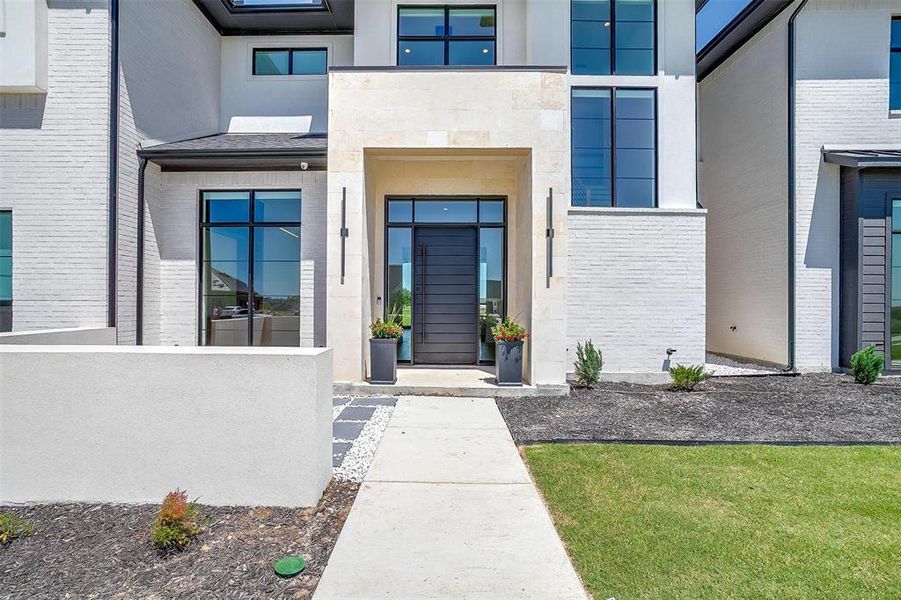 Exterior details and patio area of a home in Bella Crossing, Fort Worth (Image 3).