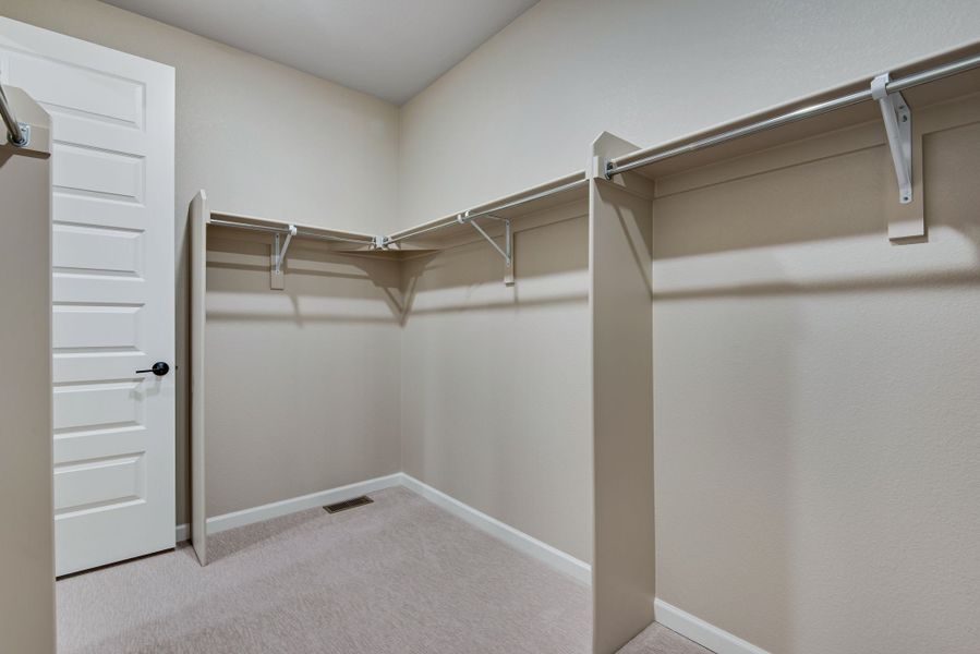 Spacious, unfurnished interior of a new home in Reunion, Commerce City (Image 29).