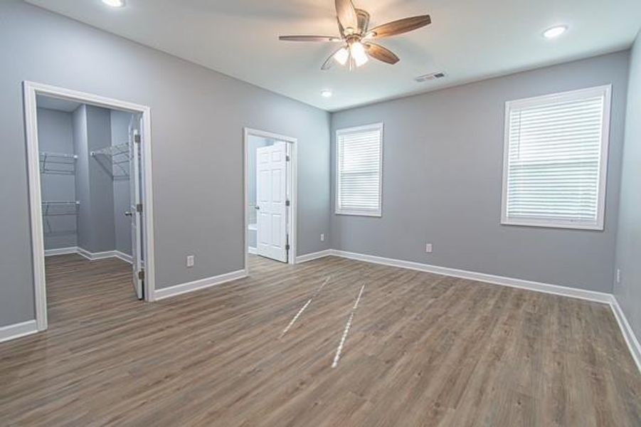 Spacious, unfurnished interior of a new home in , Jefferson (Image 27).