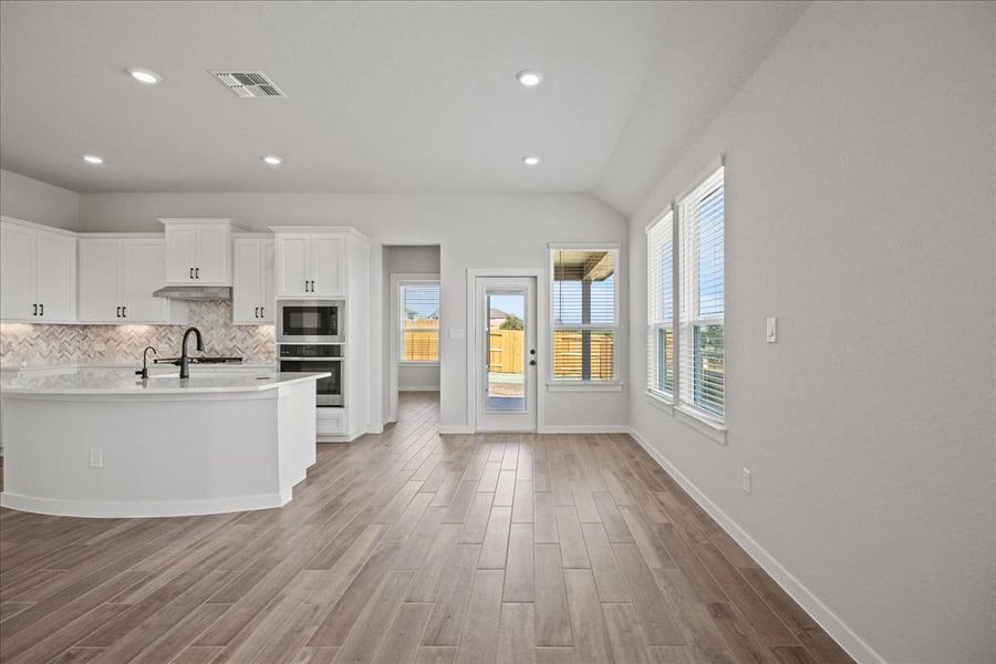Spacious, unfurnished interior of a new home in Meyer Ranch, New Braunfels (Image 20). Spacious, unfurnished interior of a new home in Meyer Ranch, New Braunfels (Image 20).