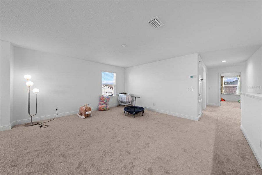 Spacious, unfurnished interior of a new home in , St. Cloud (Image 24).