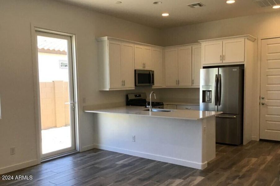 Madera 877 guest suite kitchen