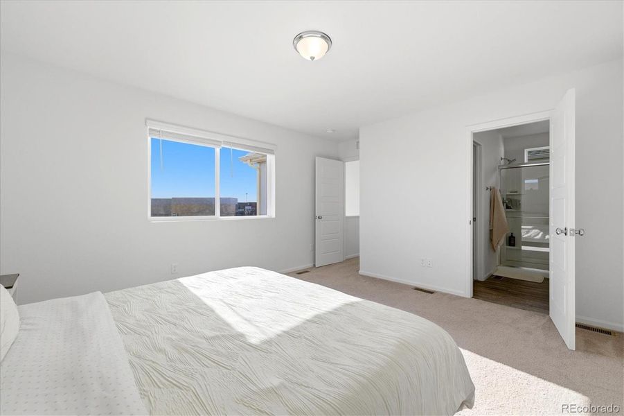 Spacious, unfurnished interior of a new home in , Denver (Image 21).