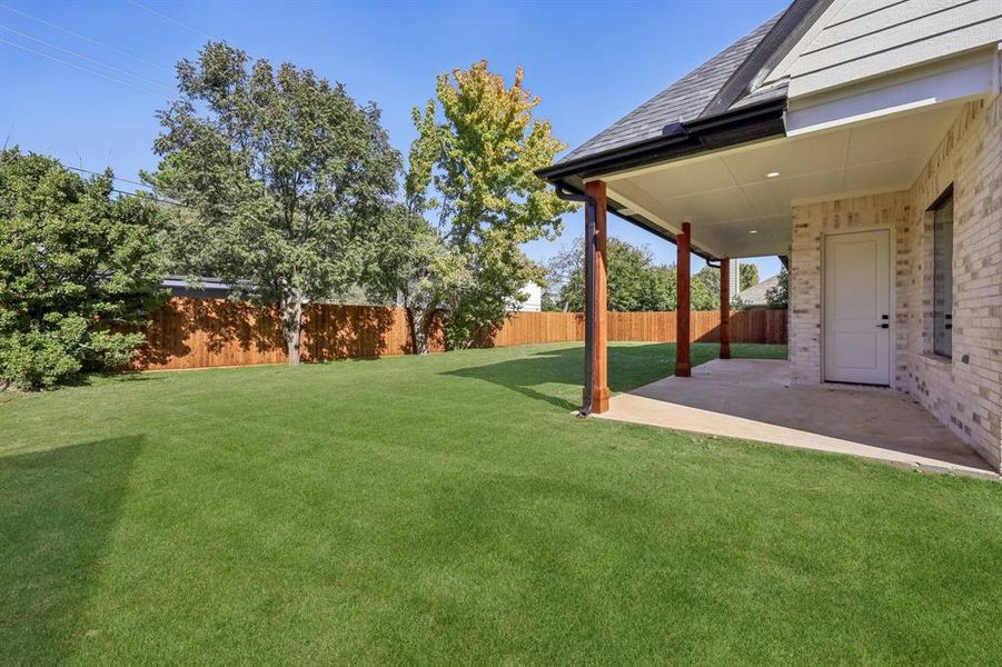 Exterior details and patio area of a home in , Grapevine (Image 26).