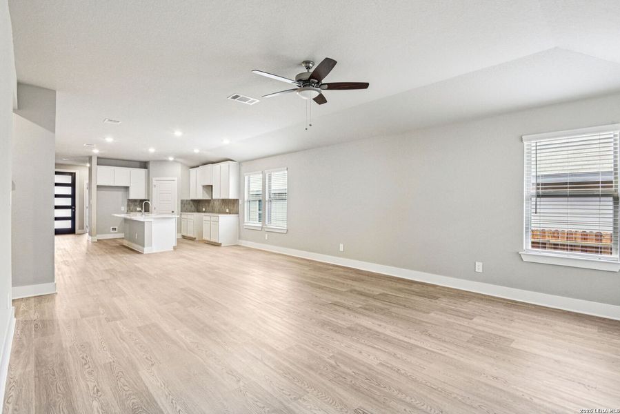 Spacious, unfurnished interior of a new home in Lark Canyon, New Braunfels (Image 44).