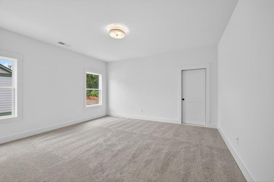 Spacious, unfurnished interior of a new home in Livingstone Park, Kennesaw (Image 41).