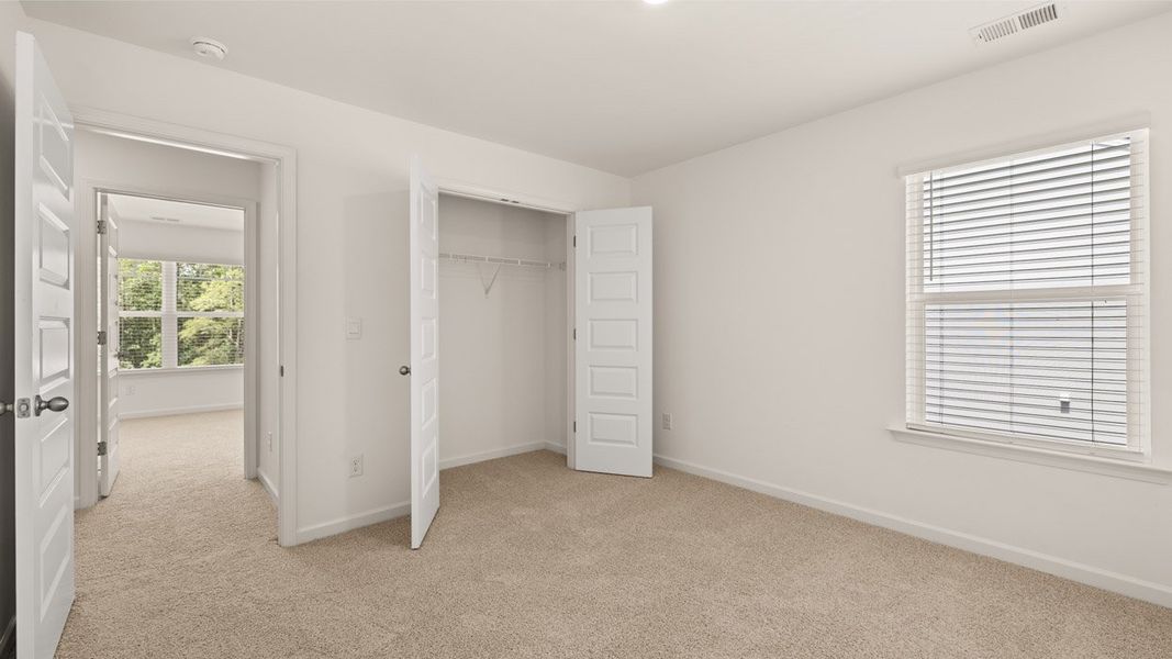 Spacious, unfurnished interior of a new home in Bridle Creek, Locust Grove (Image 35).