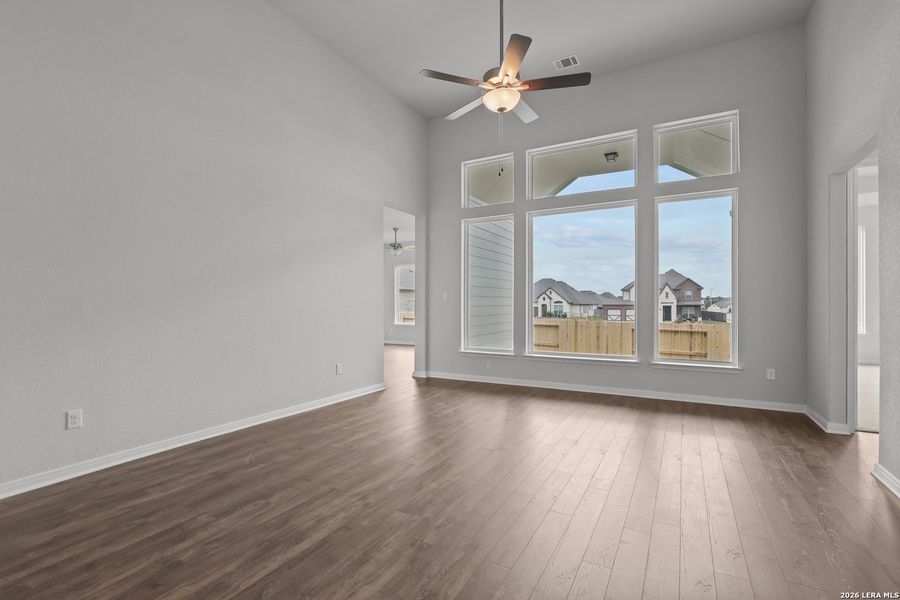 Spacious, unfurnished interior of a new home in Buffalo Crossing, Cibolo (Image 22).