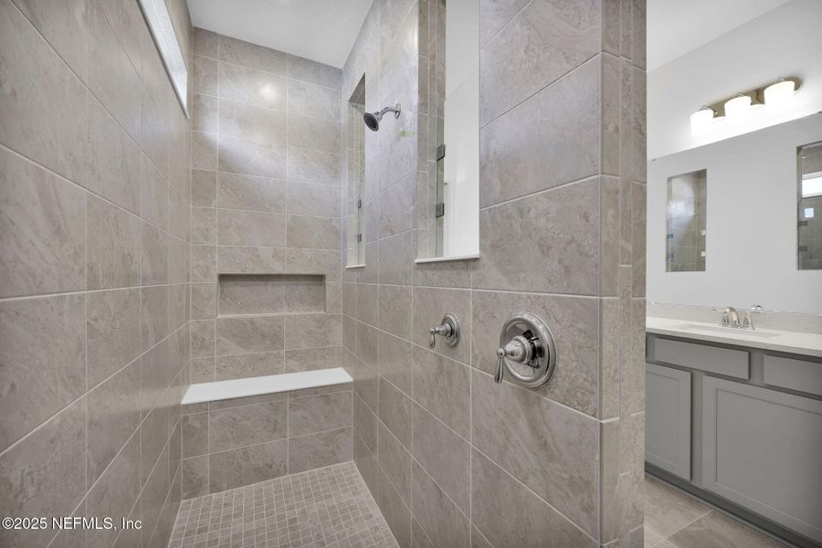 Close-up of interior finishes inside a home in Hyland Trail, Green Cove Springs (Image 15).