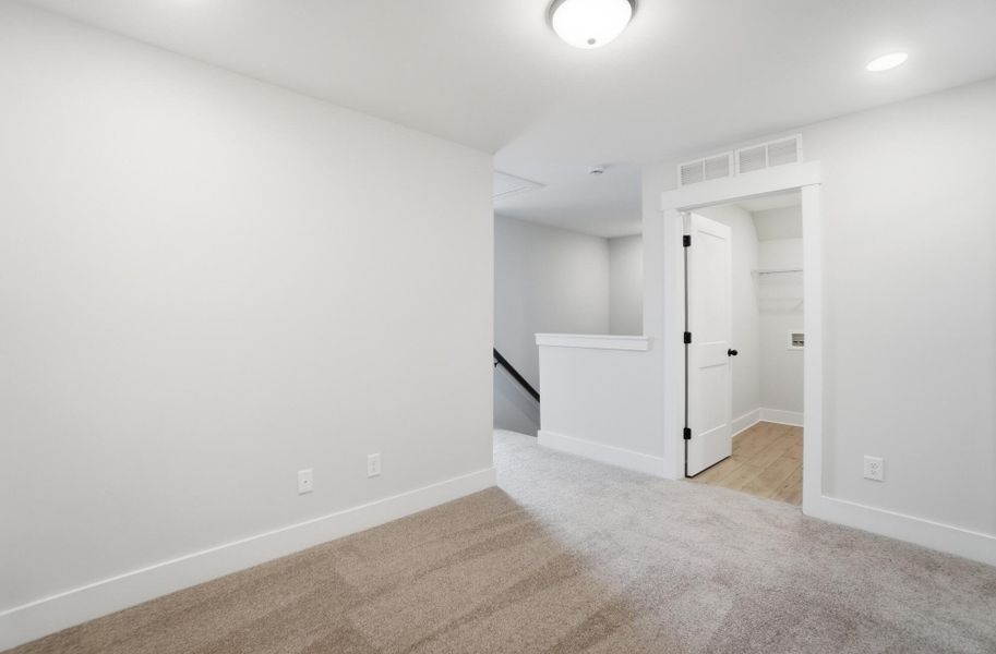 Spacious, unfurnished interior of a new home in Blythe Mill Townhomes, Waxhaw (Image 19).