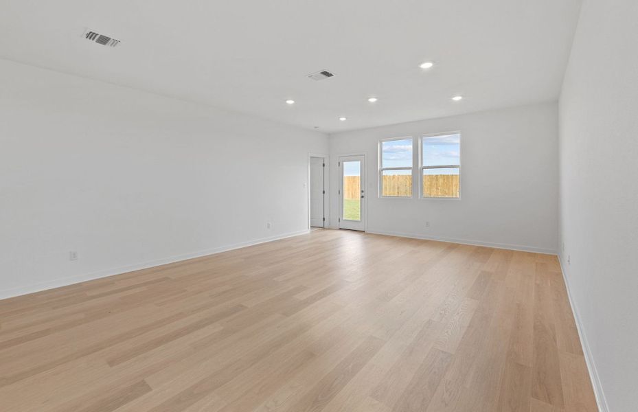 Spacious, unfurnished interior of a new home in Alto, San Marcos (Image 9).