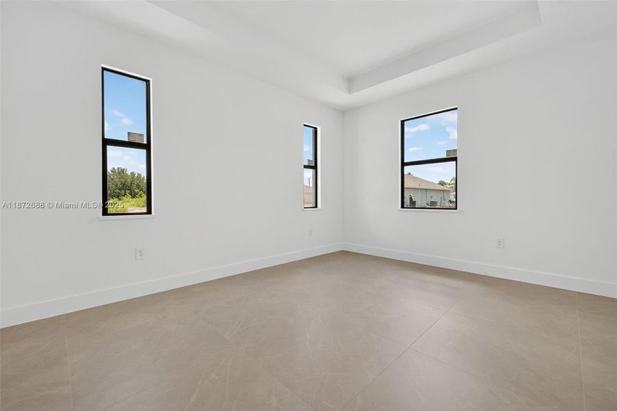 Spacious, unfurnished interior of a new home in , Lehigh Acres (Image 20).