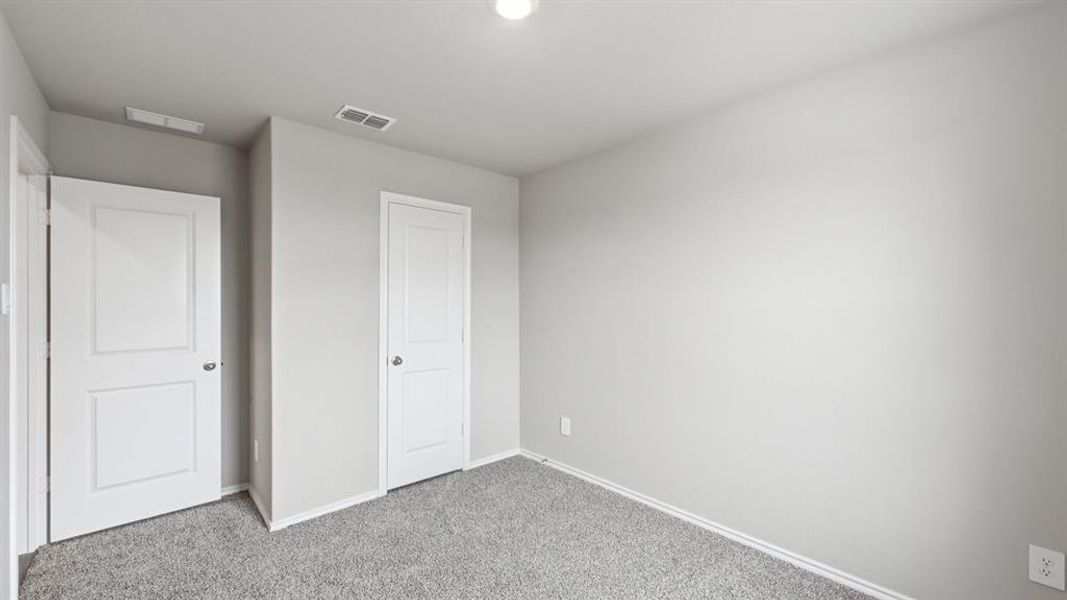 Spacious, unfurnished interior of a new home in Hickory Grove, Krum (Image 23).