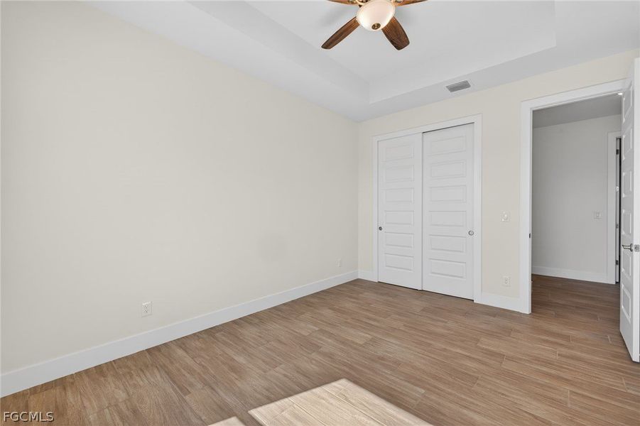 Spacious, unfurnished interior of a new home in Cape Coral, Cape Coral (Image 36).